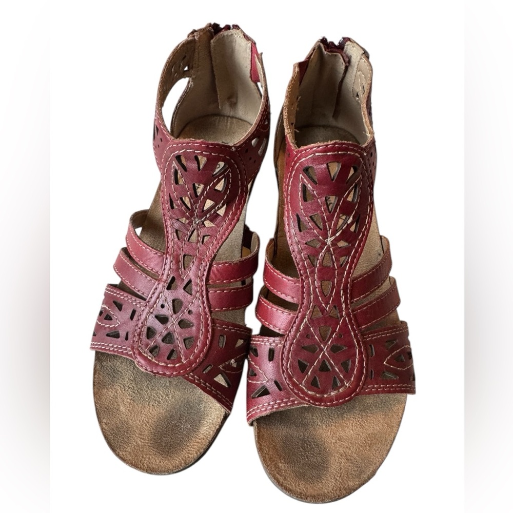 Women's Earth Origins High End Kingsley 7M Red Leather Boho Sandals MINTY